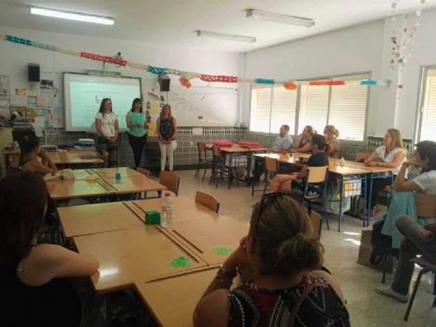 Taller de padres y madres preocupados por las drogas en el CEIP Los Remedios Taller de padres y madres preocupados por las drogas en el CEIP Los Remedios
