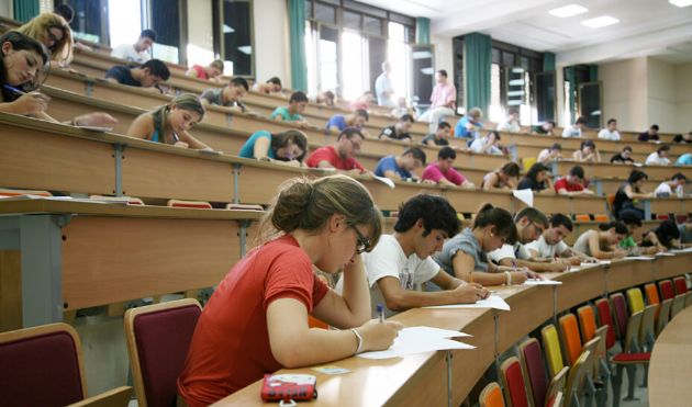 Alumnos realizan las Pruebas de Evaluación de Bachillerato para el Acceso a la Universidad (PEvAU), que han empezado este martes 11 de junio Alumnos realizan las Pruebas de Evaluación de Bachillerato para el Acceso a la Universidad (PEvAU), que han empezado este martes 11 de junio