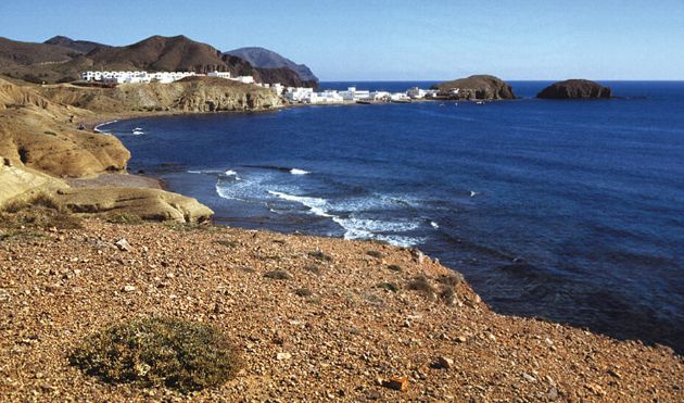 Panorámica de una de las playas del Levante almeriense, en pleno Parque Natural del Cabo de Gata-Níjar Panorámica de una de las playas del Levante almeriense, en pleno Parque Natural del Cabo de Gata-Níjar