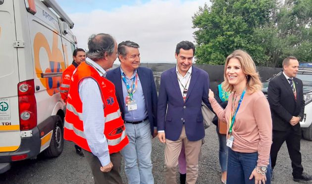 El presidente, Juanma Moreno, y la delegada de la Junta en Cádiz, Ana Mestre, visitando el dispositivo sanitario El presidente, Juanma Moreno, y la delegada de la Junta en Cádiz, Ana Mestre, visitando el dispositivo sanitario