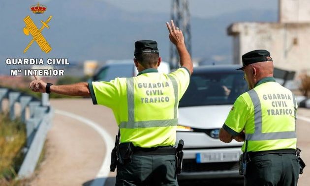 Agentes de la Guardia Civil de tráfico Agentes de la Guardia Civil de tráfico