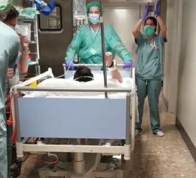 El joven Adrián, primer paciente trasladado de la UCI a planta en el Hospital Costa del Sol El joven Adrián, primer paciente trasladado de la UCI a planta en el Hospital Costa del Sol