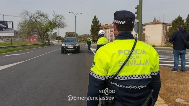 Actuación de la Policía Local de Sevilla para vigilar el cumplimiento del estado de alarma Actuación de la Policía Local de Sevilla para vigilar el cumplimiento del estado de alarma
