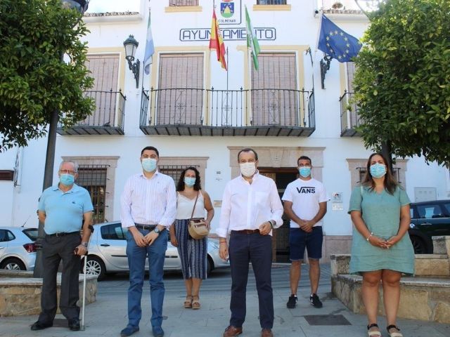El secretario general del PSOE de Málaga, José Luis Ruiz Espejo; el alcalde de Colmenar, José Martín y el secretario general de los socialistas en la localidad, Francisco de los Ríos, durante una visita al municipio El secretario general del PSOE de Málaga, José Luis Ruiz Espejo; el alcalde de Colmenar, José Martín y el secretario general de los socialistas en la localidad, Francisco de los Ríos, durante una visita al municipio