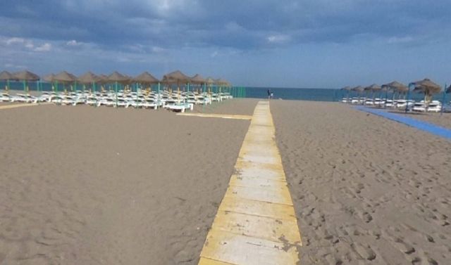 Uno de los accesos a la playa de la Carihuela en Torremolinos Uno de los accesos a la playa de la Carihuela en Torremolinos