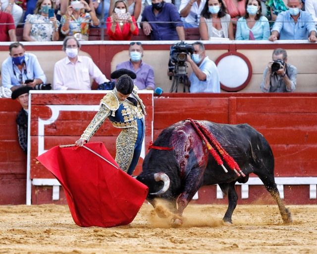 Corrida de toros del 140 aniversario de la plaza de toros de El Puerto Corrida de toros del 140 aniversario de la plaza de toros de El Puerto