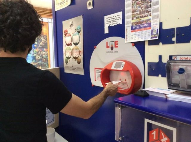 Un apostante en una administración de loterías Un apostante en una administración de loterías