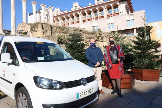 Eva Contador y Miguel Ruano presentan los paseos para mayores por el alumbrado de Navidad Eva Contador y Miguel Ruano presentan los paseos para mayores por el alumbrado de Navidad