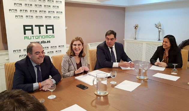 La consejera Rocío Blanco durante el encuentro mantenido con los responsables de ATA La consejera Rocío Blanco durante el encuentro mantenido con los responsables de ATA