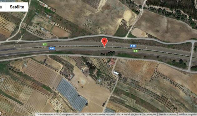 El autobús salió ardiendo en el kilómetro 52 de la A-49 El autobús salió ardiendo en el kilómetro 52 de la A-49