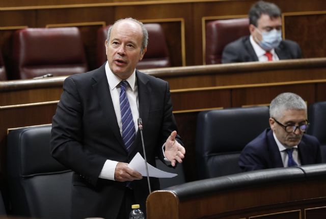 El ministro de Justicia, Juan Carlos Campo, responde a una pregunta durante una sesión de control al Gobierno en el Congreso de los Diputados tras el estado de alarma El ministro de Justicia, Juan Carlos Campo, responde a una pregunta durante una sesión de control al Gobierno en el Congreso de los Diputados tras el estado de alarma
