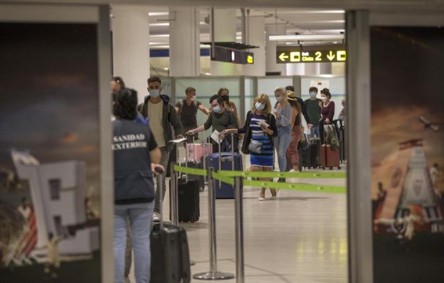 El aeropuerto de Sevilla recibe la llegada de su primer vuelo con turistas procedentes del extranjero, tras la reapertura de fronteras en España con países de la Unión Europea - María José López - Europa Press El aeropuerto de Sevilla recibe la llegada de su primer vuelo con turistas procedentes del extranjero, tras la reapertura de fronteras en España con países de la Unión Europea - María José López - Europa Press