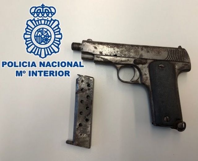Arma intervenida por la Policía Arma intervenida por la Policía