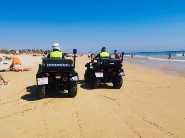 Policía Local de Vejer en la playa de El Palmar Policía Local de Vejer en la playa de El Palmar