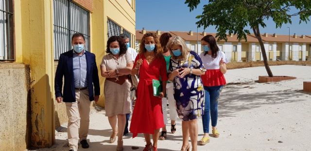 El delegado del Gobierno de la Junta en Sevilla, Ricardo Sánchez, y la delegada de Educación, Deporte, Igualdad, Políticas Sociales y Conciliación en Sevilla, Marta Escrivá, visitan el IES Los Alcores de Mairena del Alcor (Sevilla) El delegado del Gobierno de la Junta en Sevilla, Ricardo Sánchez, y la delegada de Educación, Deporte, Igualdad, Políticas Sociales y Conciliación en Sevilla, Marta Escrivá, visitan el IES Los Alcores de Mairena del Alcor (Sevilla)