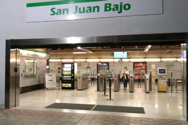 Estación de San Juan Bajo con una de las máquinas