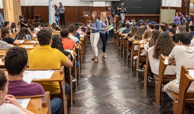 Alumnos realizan las pruebas de acceso a la Universidad Alumnos realizan las pruebas de acceso a la Universidad