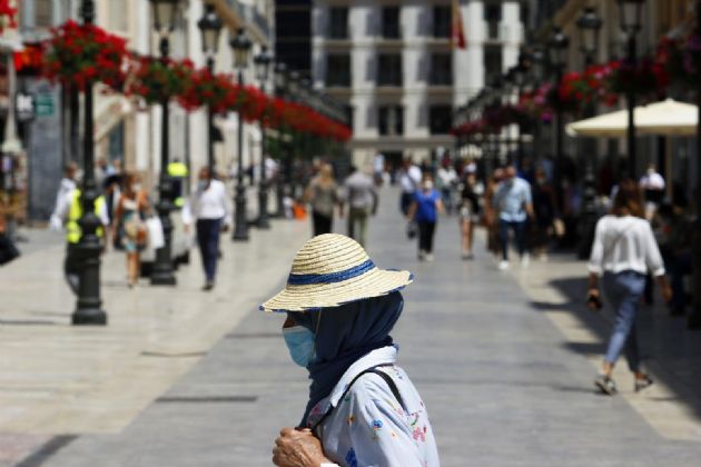 Personas hacen uso de las mascarillas frente al virus COVID-19 donde en el día de hoy son obligatorias llevarlas en espacios públicos en Málaga a 21 de mayo 2020 - Álex Zea - Europa Press Personas hacen uso de las mascarillas frente al virus COVID-19 donde en el día de hoy son obligatorias llevarlas en espacios públicos en Málaga a 21 de mayo 2020 - Álex Zea - Europa Press