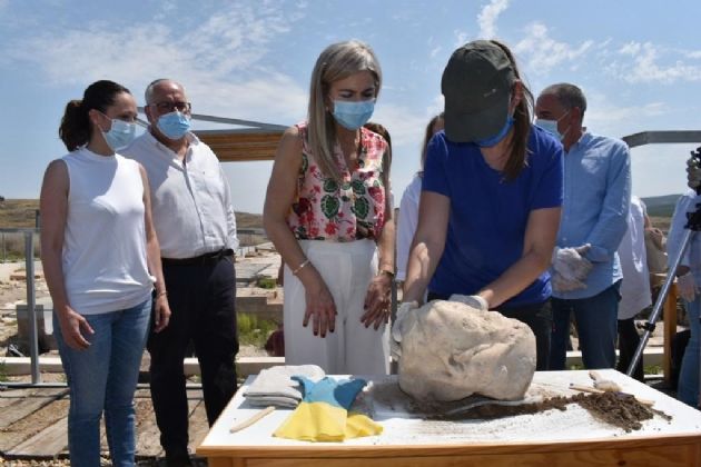 Descubrimiento de la cabeza de mármol en el yacimiento arqueológico de Cástulo Descubrimiento de la cabeza de mármol en el yacimiento arqueológico de Cástulo
