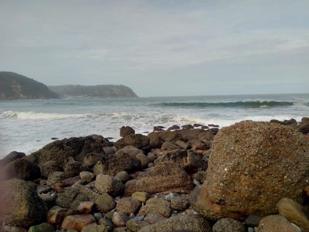 Imagen de una playa con oleaje fuerte y viento Imagen de una playa con oleaje fuerte y viento