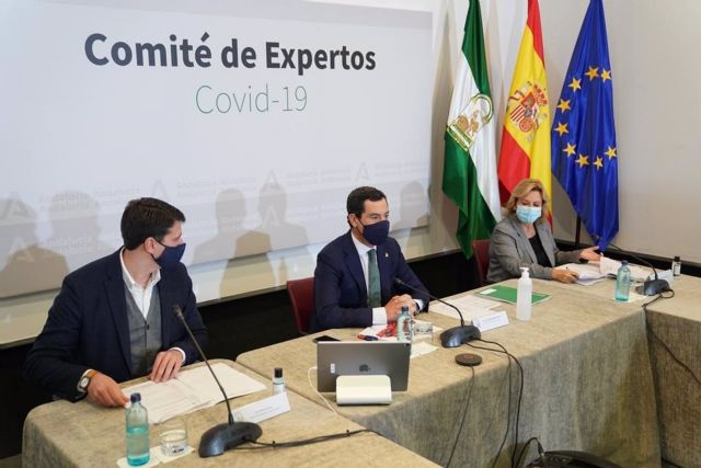 El presidente de la Junta de Andalucía, Juanma Moreno (en el centro), preside en el Palacio de San Telmo la reunión del comité de expertos para decidir nuevas medidas para frenar la pandemia del coronavirus El presidente de la Junta de Andalucía, Juanma Moreno (en el centro), preside en el Palacio de San Telmo la reunión del comité de expertos para decidir nuevas medidas para frenar la pandemia del coronavirus