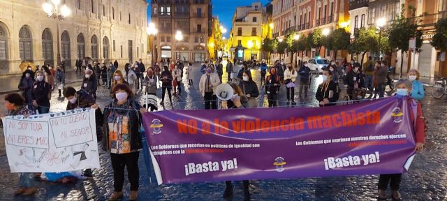 Concentración en Sevilla con motivo del 25N convocada por el Movimiento Feminista de Sevilla Concentración en Sevilla con motivo del 25N convocada por el Movimiento Feminista de Sevilla