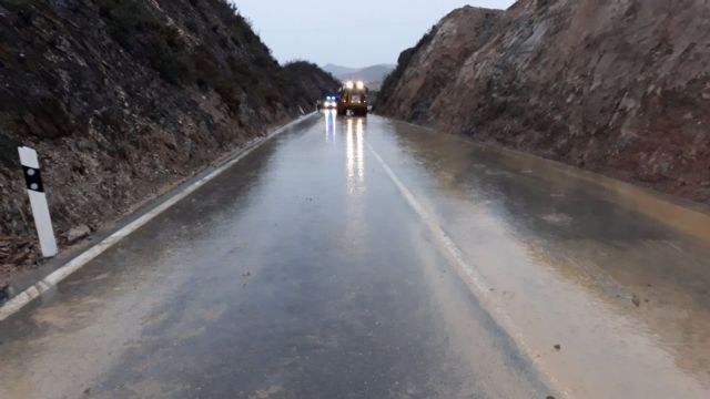 Una carretera de la Cuenca Minera de Huelva tras un temporal Una carretera de la Cuenca Minera de Huelva tras un temporal