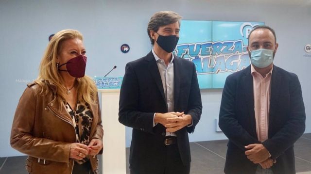 Los diputados del PP por Málaga Carolina España, Pablo Montesinos y Mario Cortés en rueda de prensa Los diputados del PP por Málaga Carolina España, Pablo Montesinos y Mario Cortés en rueda de prensa