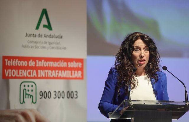 La consejera de Igualdad, Rocío Ruiz, este miércoles durante la presentación del Teléfono de Información sobre Violencia Intrafamiliar La consejera de Igualdad, Rocío Ruiz, este miércoles durante la presentación del Teléfono de Información sobre Violencia Intrafamiliar