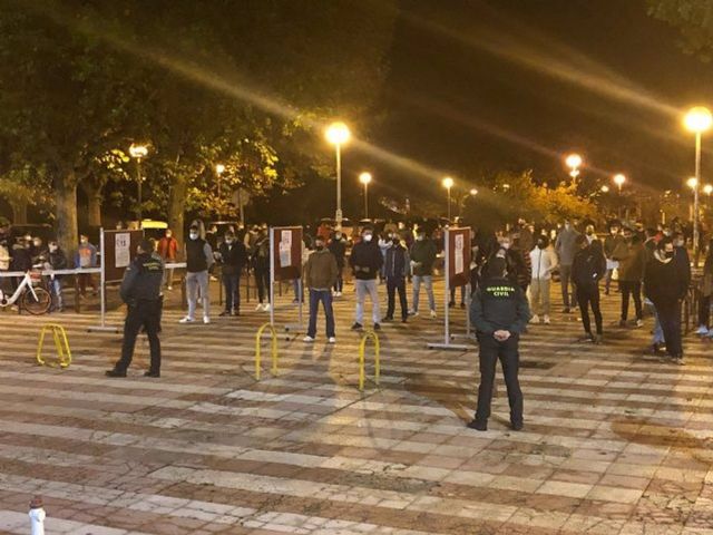 Casi 27.000 personas opositan este fin de semana a las más de 2.100 plazas ofertadas por la Guardia Civil en toda España Casi 27.000 personas opositan este fin de semana a las más de 2.100 plazas ofertadas por la Guardia Civil en toda España
