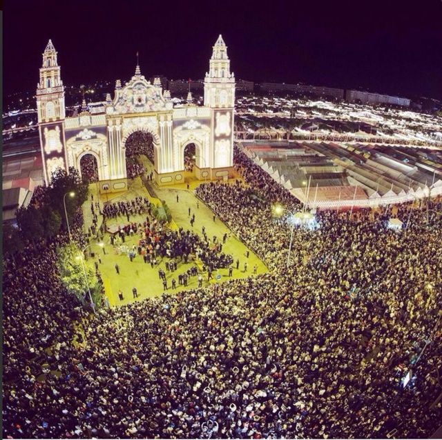 Imagen del día de arranque de la Feria de Abril 2015 de Sevilla Imagen del día de arranque de la Feria de Abril 2015 de Sevilla