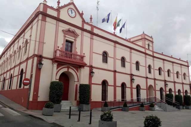 Fachada exterior del Ayuntamiento de Alcalá de Guadaíra (Sevilla) Fachada exterior del Ayuntamiento de Alcalá de Guadaíra (Sevilla)