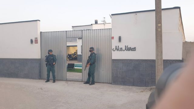 Agentes de la Guardia Civil, en un registro en el marco de una operación contra el blanqueo de capitales en el Campo de Gibraltar y la provincia de Málaga Agentes de la Guardia Civil, en un registro en el marco de una operación contra el blanqueo de capitales en el Campo de Gibraltar y la provincia de Málaga