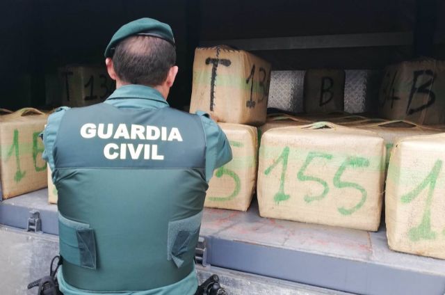 Droga alijada por la Guardia Civil Droga alijada por la Guardia Civil