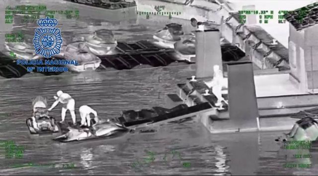 Imágenes de la Policía Nacional de un grupo criminal dedicado al tráfico de hachís en motos de agua Imágenes de la Policía Nacional de un grupo criminal dedicado al tráfico de hachís en motos de agua