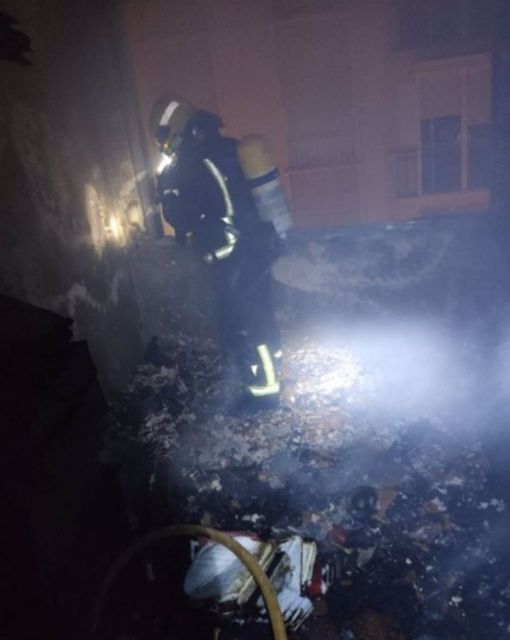 Un bombero de Málaga capìtal interviene en el incendio en una vivienda Un bombero de Málaga capìtal interviene en el incendio en una vivienda