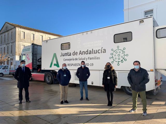 La unidad móvil para test de la Junta en San Roque La unidad móvil para test de la Junta en San Roque