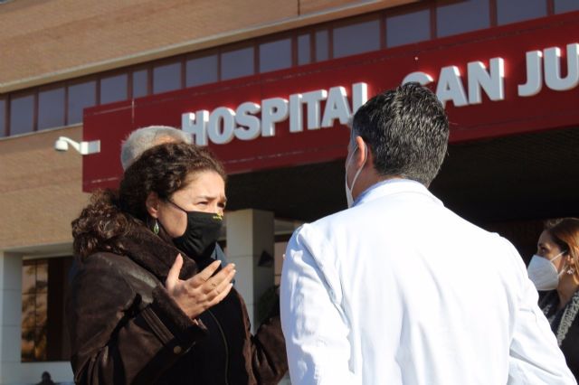 La portavoz del grupo parlamentario Adelante Andalucía, Inmaculada Nieto, en su visita al Hospital San Juan de Dios del Aljarafe. La portavoz del grupo parlamentario Adelante Andalucía, Inmaculada Nieto, en su visita al Hospital San Juan de Dios del Aljarafe.
