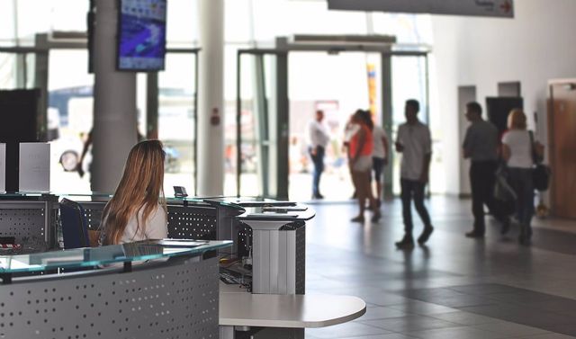 Funcionarios en una sede de la Junta de Andalucía Funcionarios en una sede de la Junta de Andalucía