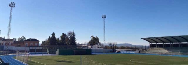 El campo de fútbol de la Ciudad Deportiva Mª Dolores Jiménez Guardeño de Cabra El campo de fútbol de la Ciudad Deportiva Mª Dolores Jiménez Guardeño de Cabra