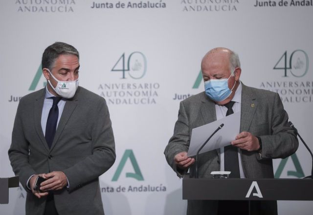 El consejero de Salud y Familias, Jesús Aguirre (d); y el consejero de la Presidencia, Administración Pública e Interior y Portavoz del Gobierno Andaluz, Elías Bendodo (i); durante, a 12 de enero de 2021 El consejero de Salud y Familias, Jesús Aguirre (d); y el consejero de la Presidencia, Administración Pública e Interior y Portavoz del Gobierno Andaluz, Elías Bendodo (i); durante, a 12 de enero de 2021