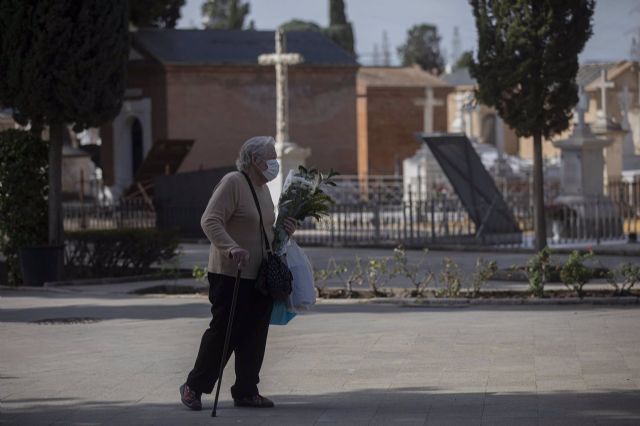 Visitantes en el Cementerio de San Fernando. Visitantes en el Cementerio de San Fernando.