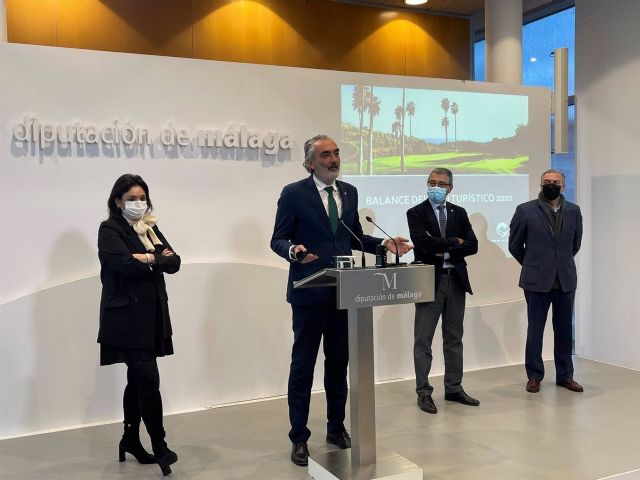 El presidente de Aehcos, Luis Callejón, atiende a los medios de comunicación en una rueda de prensa en la Diputación de Málaga El presidente de Aehcos, Luis Callejón, atiende a los medios de comunicación en una rueda de prensa en la Diputación de Málaga