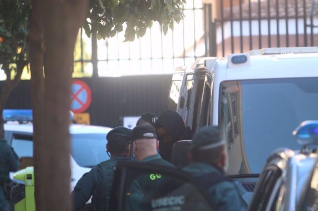 Llegada a los juzgados de Fuengirola de El melillero, detenido por supuestamente rociar con ácido a su exnovia y una amiga. Llegada a los juzgados de Fuengirola de El melillero, detenido por supuestamente rociar con ácido a su exnovia y una amiga.