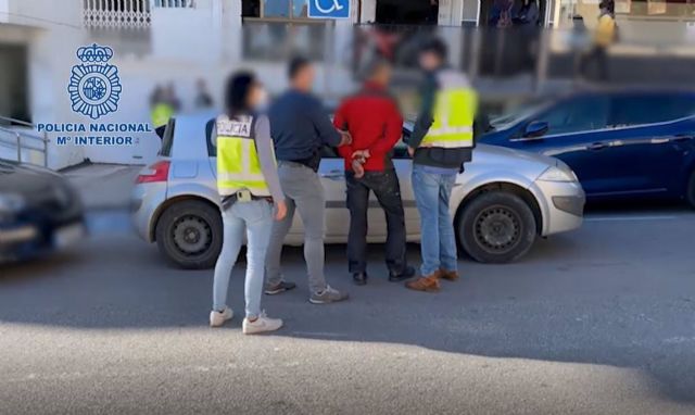 Detención de uno de los presuntos asaltantes a viviendas de una lujosa urbanización de Estepona Detención de uno de los presuntos asaltantes a viviendas de una lujosa urbanización de Estepona