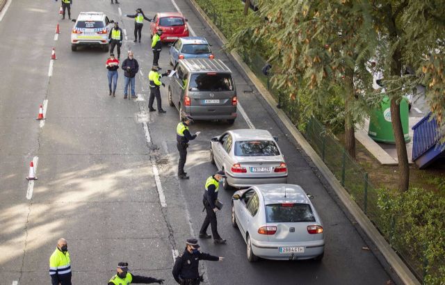 Control de la Policía Local de Huelva tras el decreto del cierre perimetral de la capital Control de la Policía Local de Huelva tras el decreto del cierre perimetral de la capital