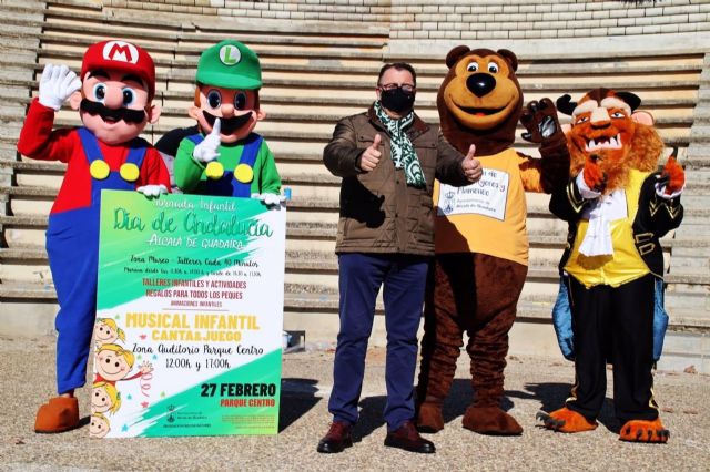 El delegado de Fiestas Mayores del Ayuntamiento de Alcalá de Guadaíra, Enrique Pavón, ha presentado este martes el programa El delegado de Fiestas Mayores del Ayuntamiento de Alcalá de Guadaíra, Enrique Pavón, ha presentado este martes el programa