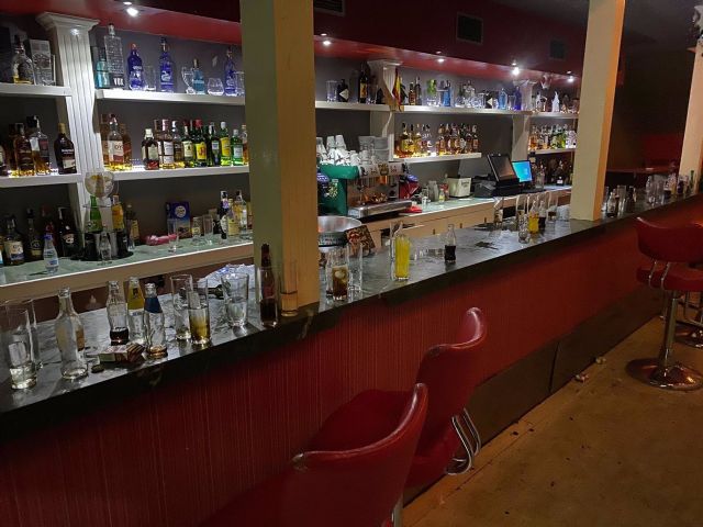Desalojan una fiesta en un pub con 82 personas sin mascarillas y fuera del horario permitido Desalojan una fiesta en un pub con 82 personas sin mascarillas y fuera del horario permitido
