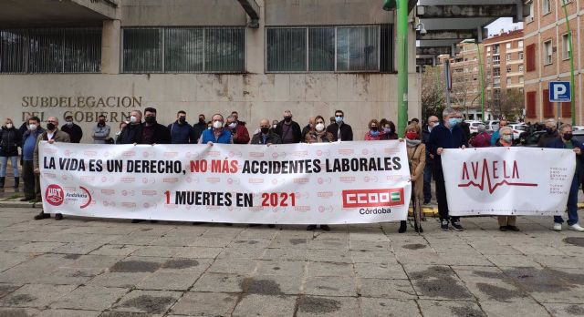 Concentración de los sindicatos por el primer fallecido en accidente laboral en la provincia cordobesa en 2021 Concentración de los sindicatos por el primer fallecido en accidente laboral en la provincia cordobesa en 2021