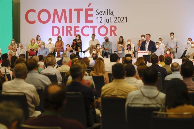 El candidato del PSOE-A a la Junta, Juan Espadas, interviene este lunes ante el Comité Director del PSOE-A celebrado en Sevilla